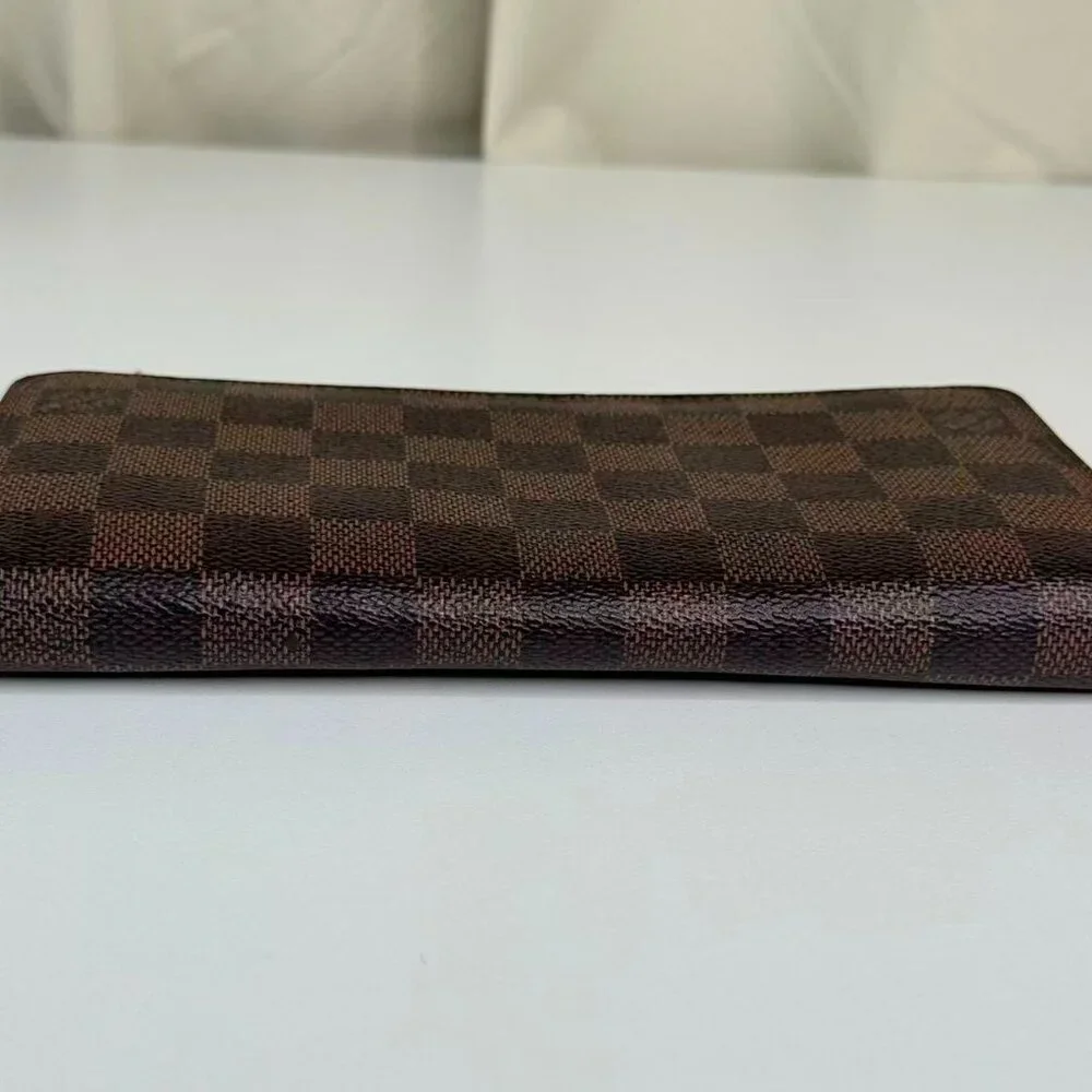 Louis Vuitton Damier Ebene Wallet with Classic Checkered Design - Picture 6 of 9